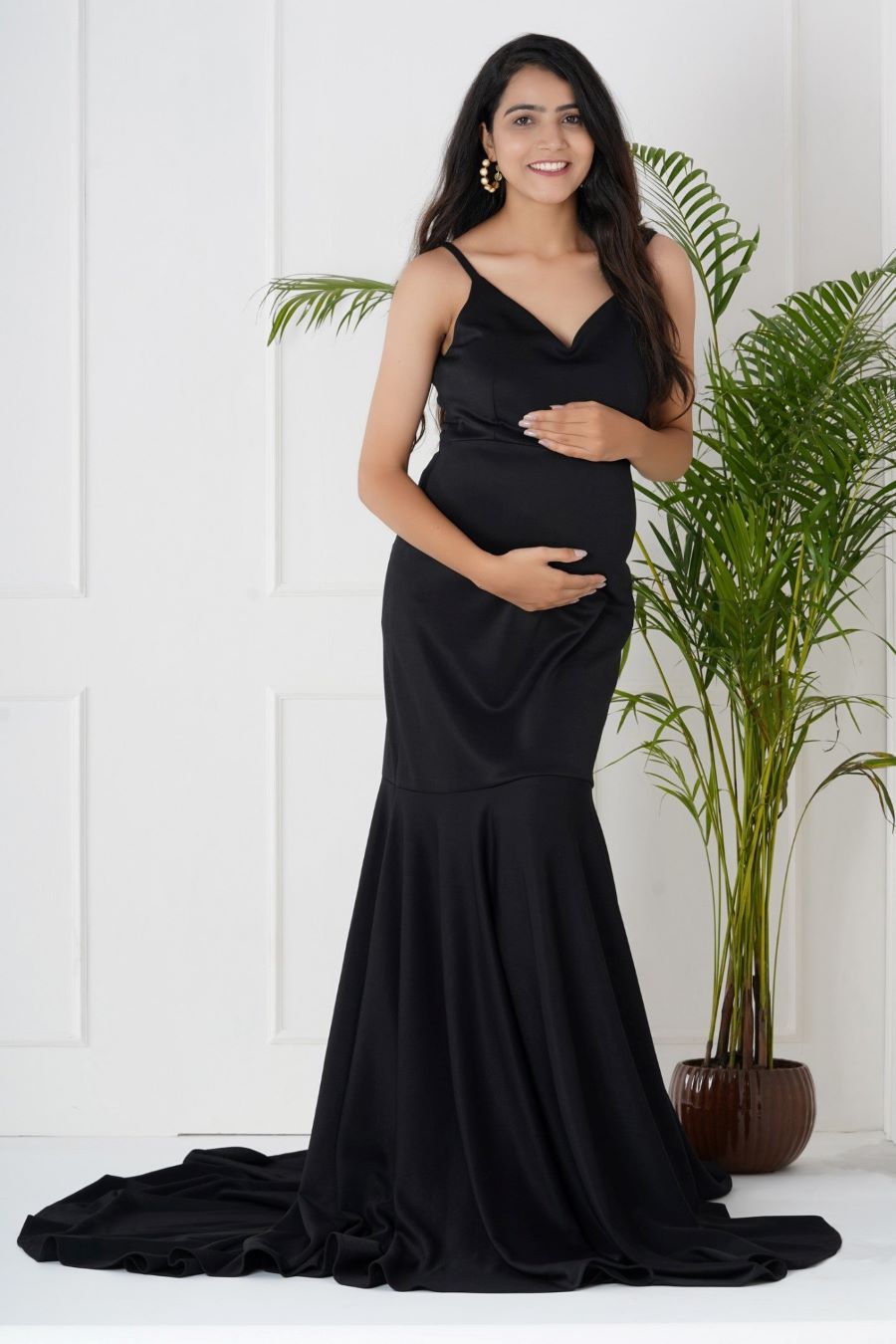 Black Trail Maternity Photoshoot Gown