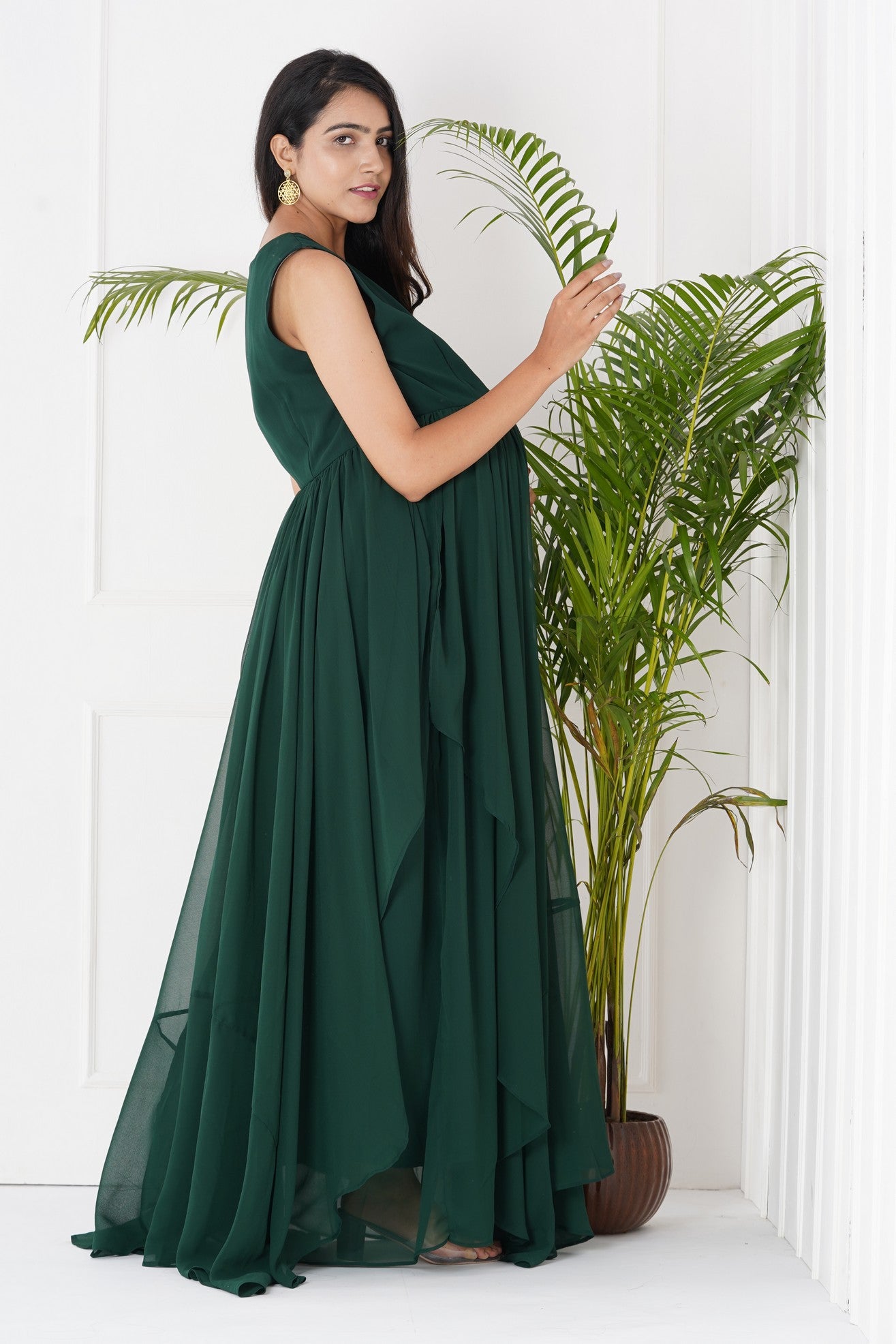 Maternity Gown with Sleeveless Elegance