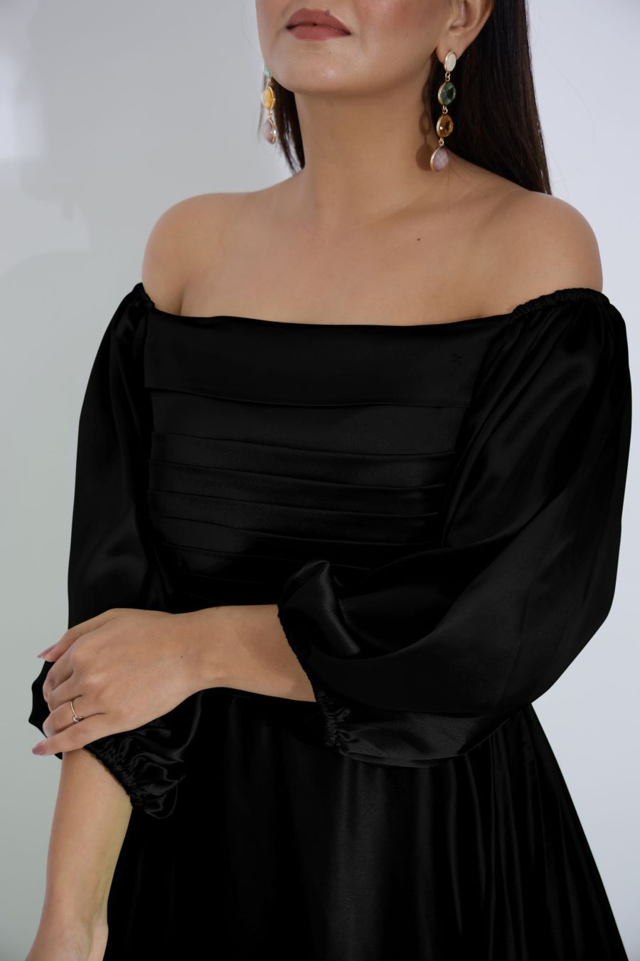Women Black Off the Shoulder Dress with Sleeves